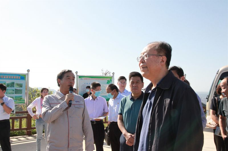 
				   
					河南省人大常委會(huì)黨組副書(shū)記、副主任馬懿一行到洛陽(yáng)黃河同力調(diào)研
				 